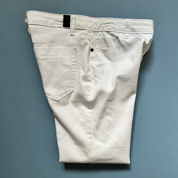 Simply Vera Wang Mid Rise Button Fly Capri Jeans - Picture 5 of 13